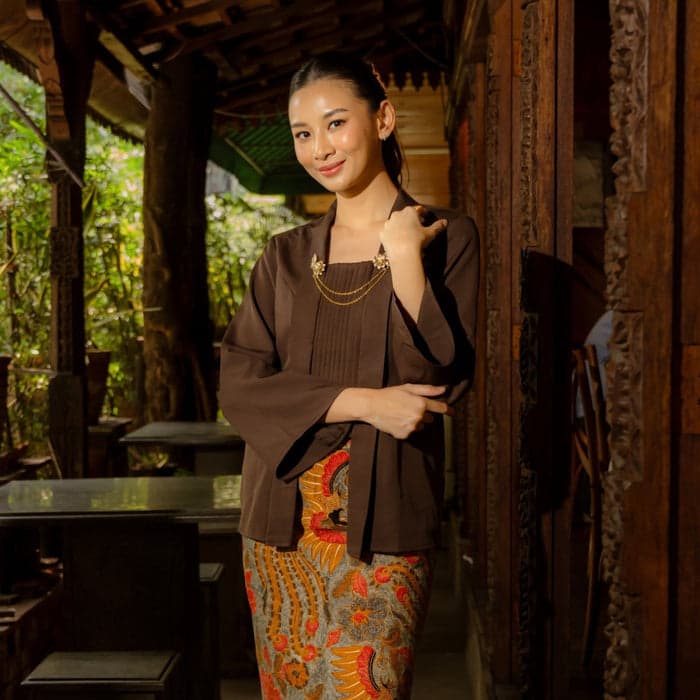 Nara Mahogany — Kebaya Kutubaru Lengan Panjang